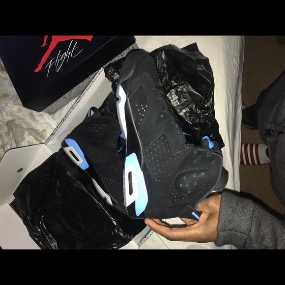 Jordan Retro UNC 6’s - Picture 3 of 4
